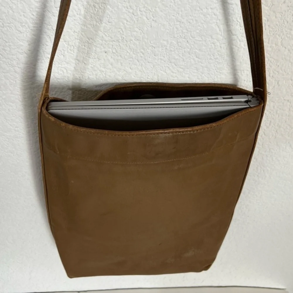 Vintage Bill Blass Nutmeg Tan Genuine Leather Messenger Laptop Bag Tote Murse